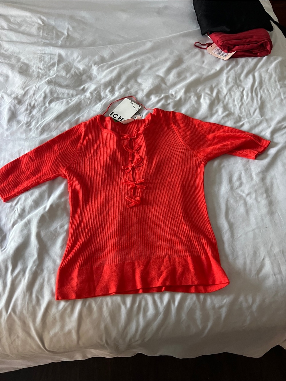 ICHI Women's Red Ribbed Short-Sleeve Top with Front Bow Detail